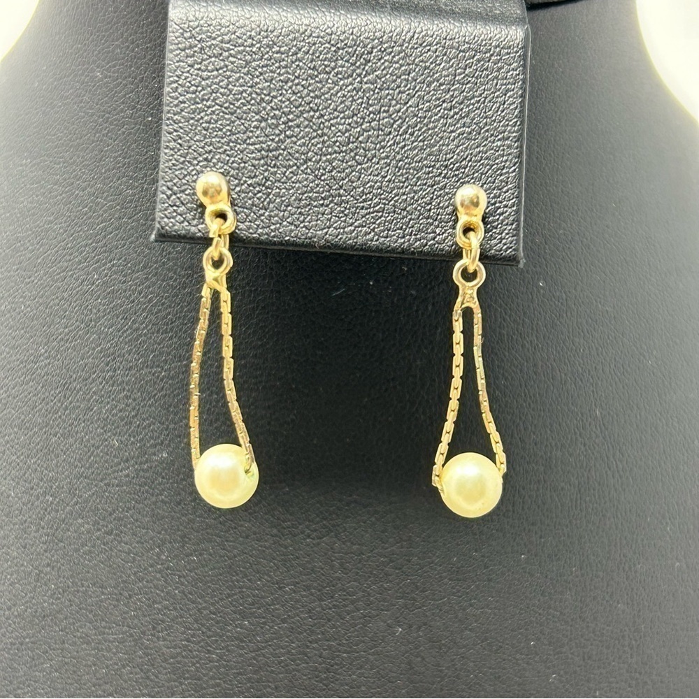 Vintage Classic Elegant Lightweight White Cream Faux Pearl Drop Stud Earrings